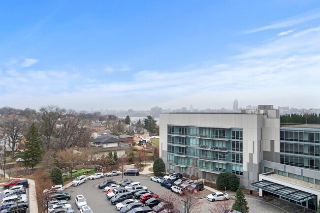 Building Photo - 320 Adolphus Ave