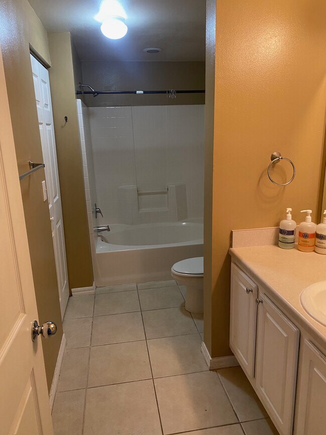 Building Photo - 5551 Bentgrass Dr