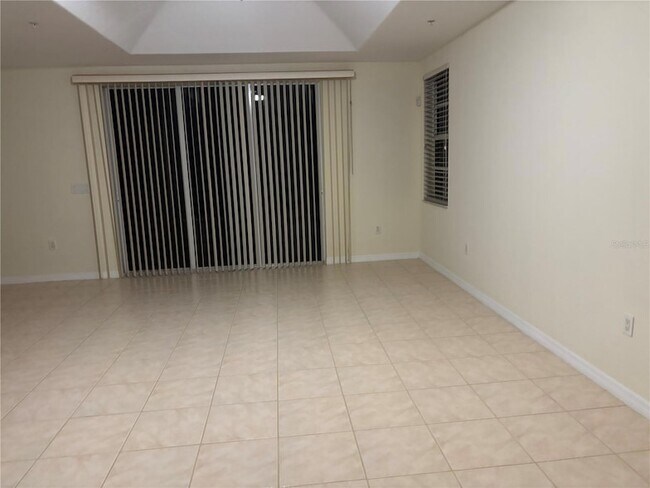 Building Photo - 3971 Square E Ln