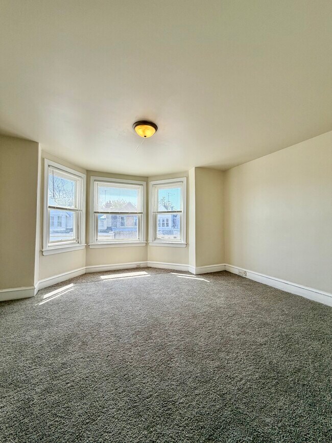 Building Photo - 2657 Bonnaffon St