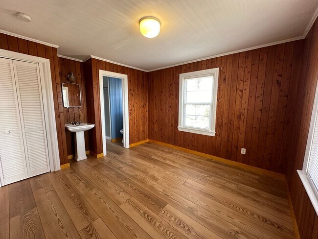 Building Photo - 3 BR Home with Large Yard & 2-Car Garage in Hampstead