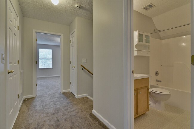 Building Photo - 5 Providence Plantation Ct
