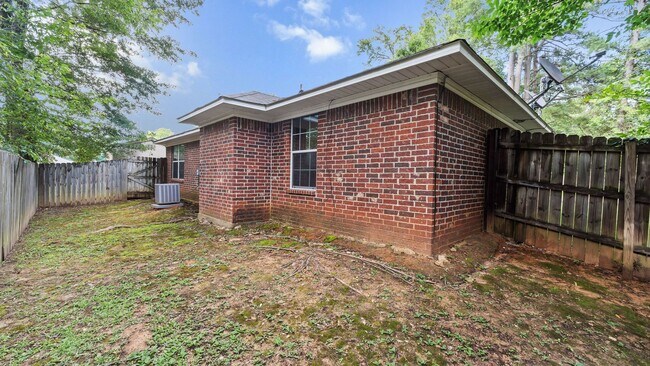 Building Photo - Charming Brick Home