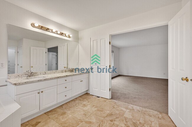 Building Photo - 4 Bed 2.5 Bath Single-family House Availab...