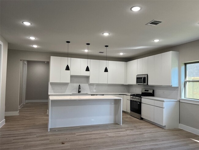 Building Photo - 2511 Martinas Ct