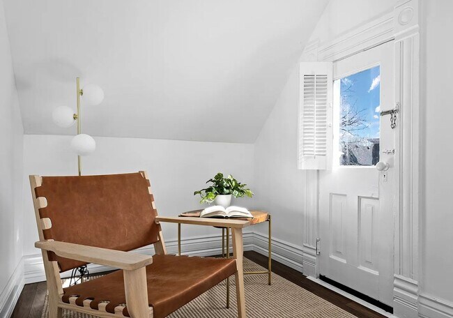 Building Photo - Victorian Gem next to Cheesman Park!
