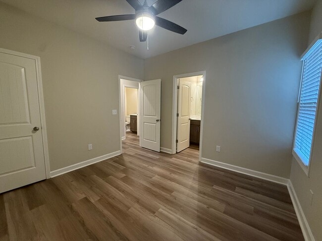 Building Photo - Brand New Duplex!