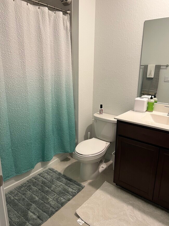 Guest bathroom - 511 NW 17th St