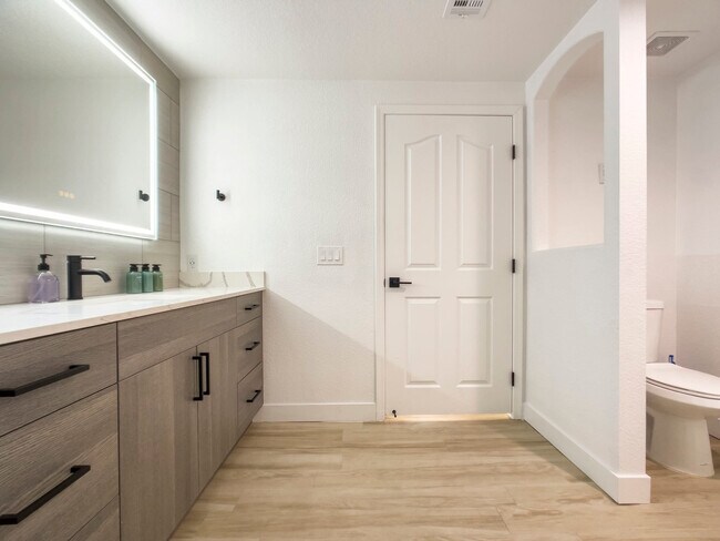 Building Photo - 14201 N 70th Way