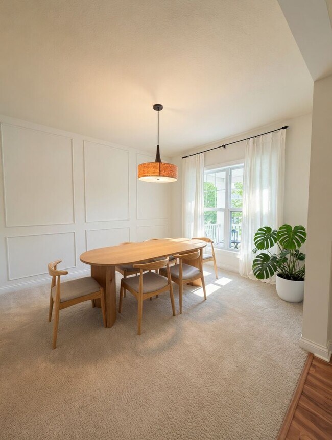 Building Photo - Beautiful 5bed 4bath Home, Nestled in a Prime Plymouth Neighborhood