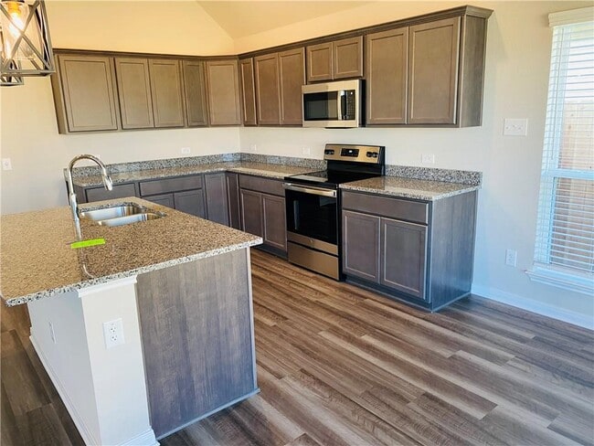 Building Photo - 721 Hollyhock Dr