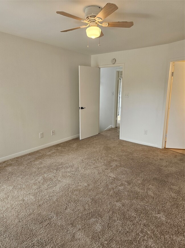 Building Photo - 2626 Holly Hall St