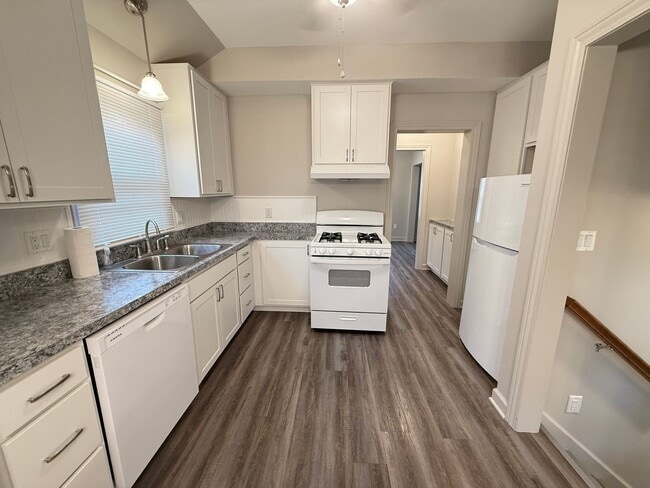 Building Photo - NEW REMODELED- 2 bedroom duplex