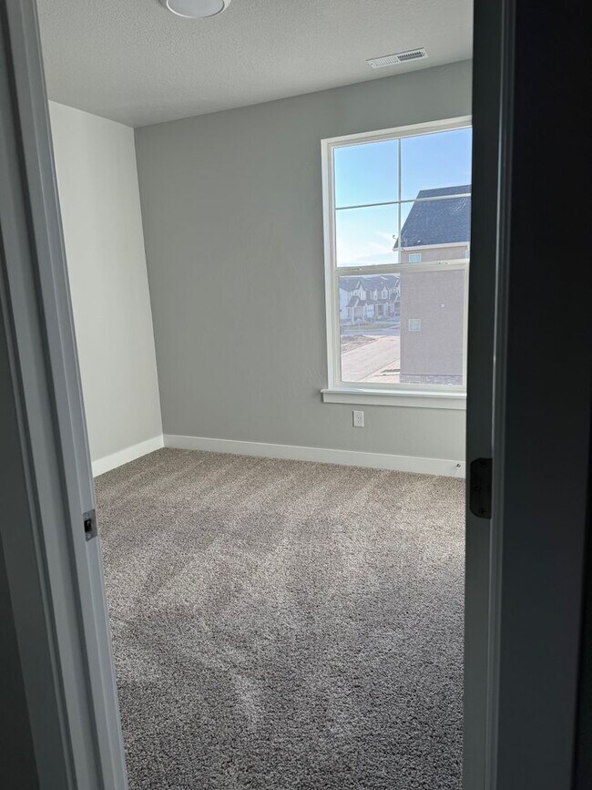 Building Photo - Condo in the Lehi Exchange Community!! 3 bed/2bth 1 car Garage!!!