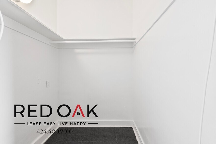 Building Photo - 687 Shatto Pl