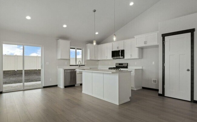 Building Photo - New Construction !