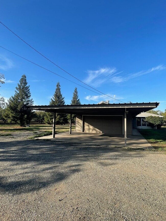Building Photo - Incredible 3bd/2ba house surrounded by working orchards! Available now!