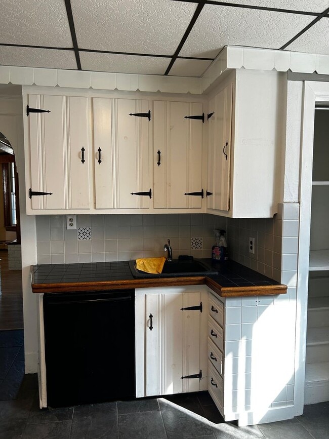 Building Photo - 308 North Blakely Street