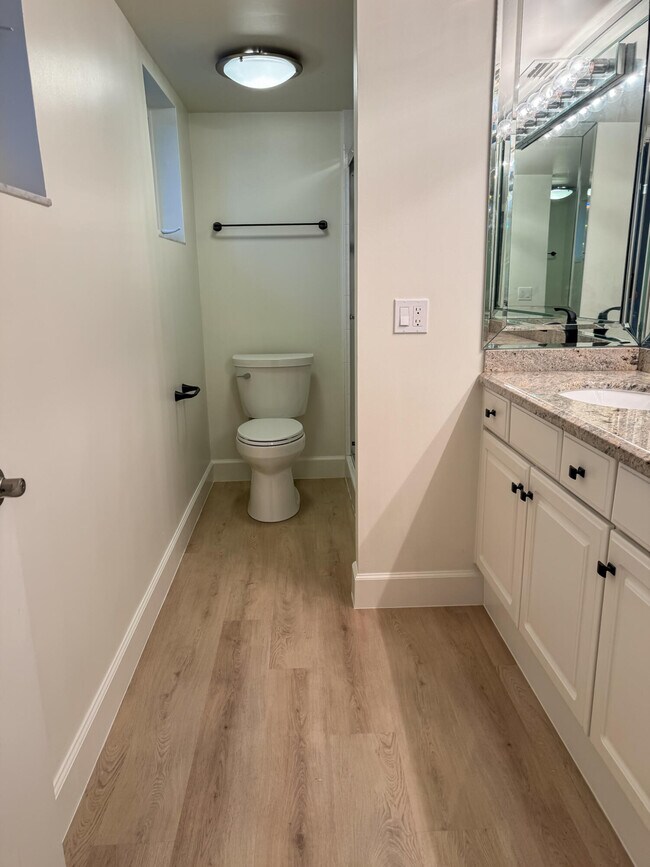 Building Photo - 1110 Bel Air Dr
