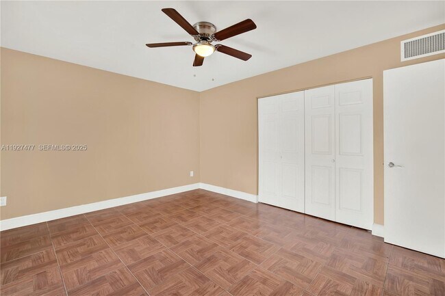 Building Photo - 1340 Lincoln Rd