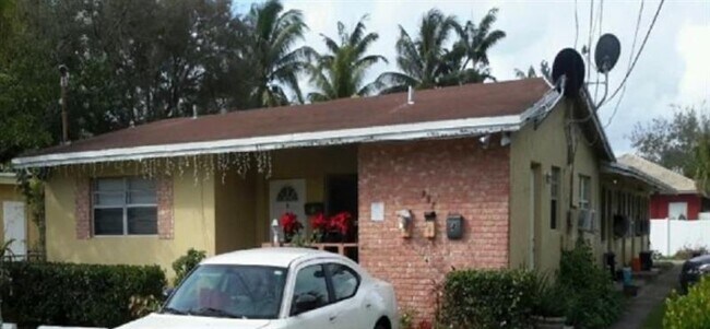 Building Photo - 437 NW 9th Ave