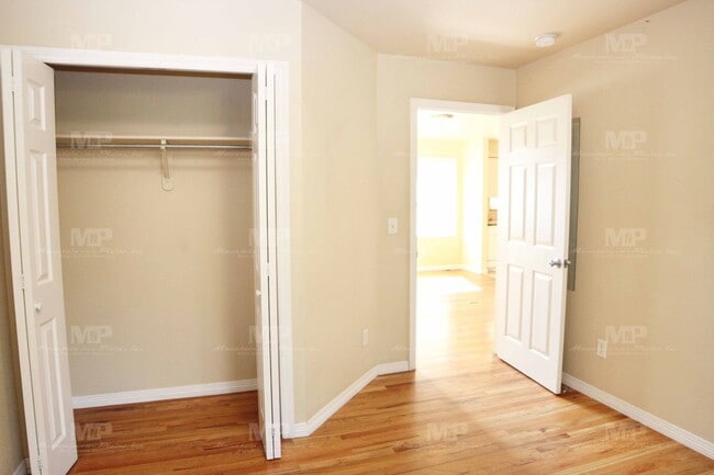 Building Photo - 320 W Laurel St