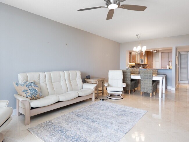 Building Photo - One of Longboat Key’s premier waterfront c...