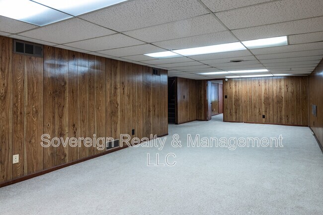 Building Photo - 1205 Spring Valley Ln NE