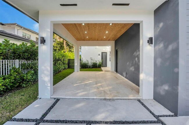 Building Photo - 6401 SW 84th St