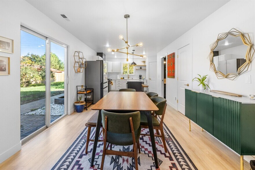 Building Photo - 2624 S Virginia Ave