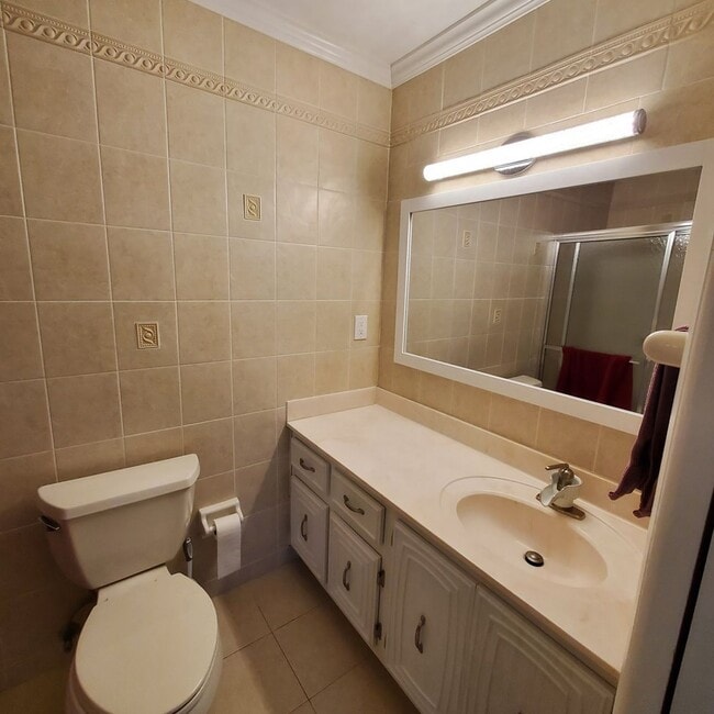 Building Photo - 202 W High Point Terrace