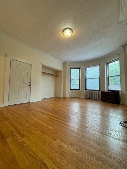 Building Photo - 465 Beacon St