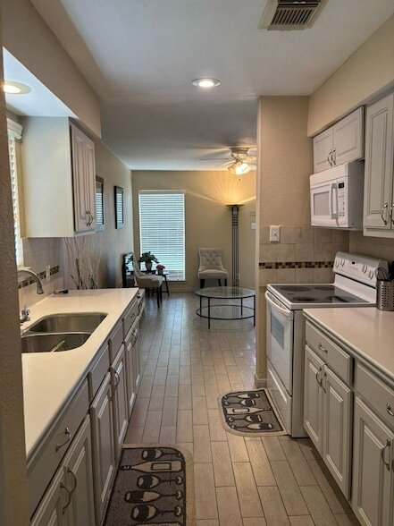 Building Photo - 7318 Dearborn St