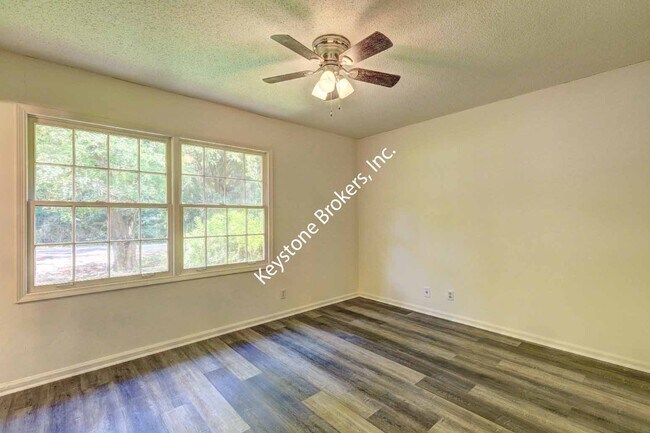 Building Photo - 5576 Kiernan Dr