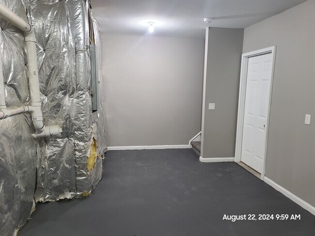 Building Photo - 370 Viewpoint Way