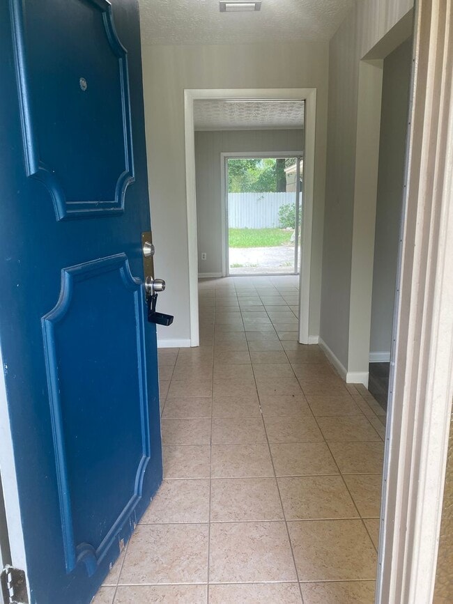 Building Photo - Residential