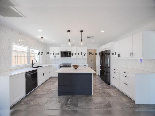 Building Photo - 10251 N 53rd Ave