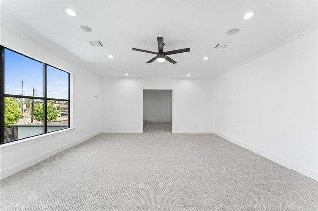 Building Photo - 10070 Cedardale Dr