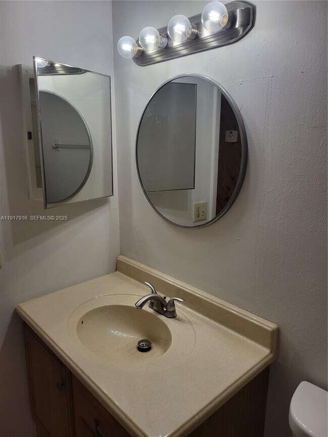 Building Photo - 6963 SW 40th St