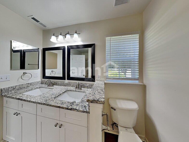 Building Photo - 112 Golden Valley Dr