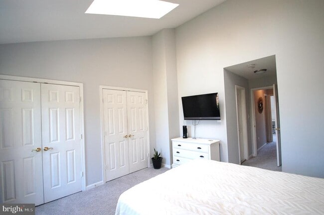 Building Photo - 539 Tschiffely Square Rd