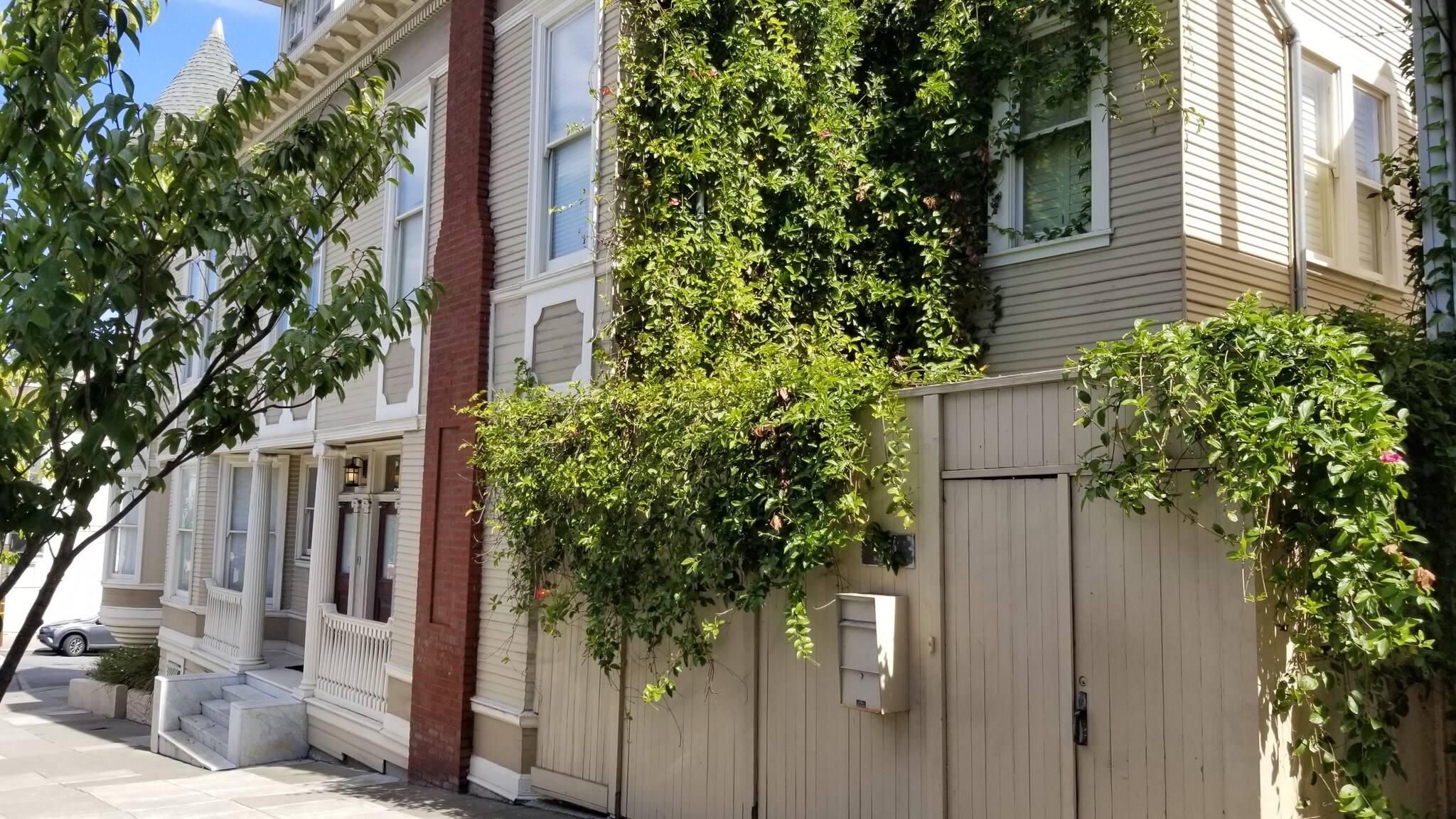 Building Photo - 905 Diamond St