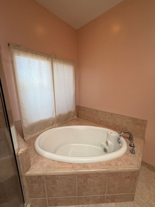 Building Photo - 1903 Coyote Ridge Dr