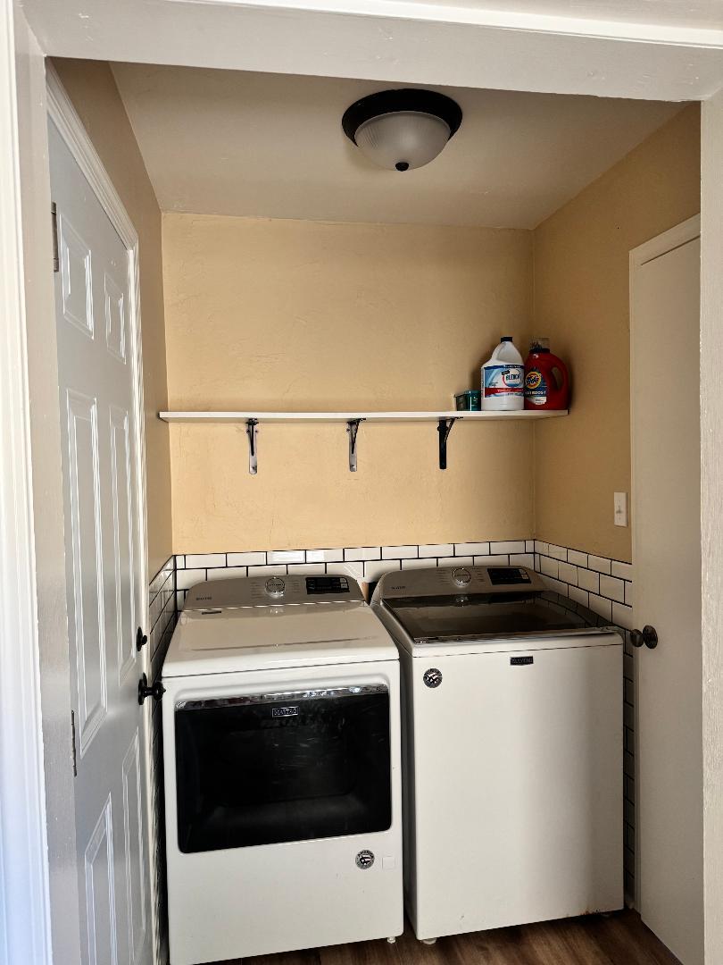 Pantry / laundry - 56 Glenaire Dr