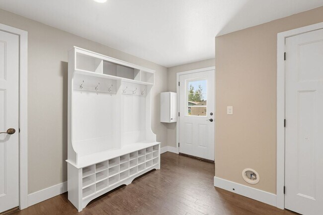 Building Photo - 6520 N Sutherlin St