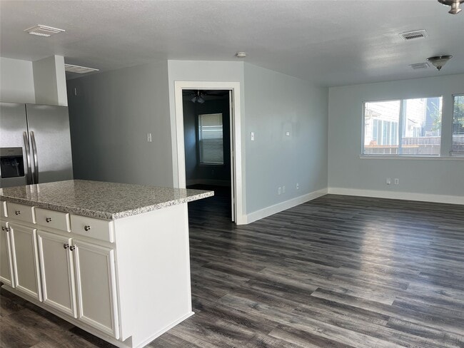 Building Photo - 11956 Chanteloup Dr