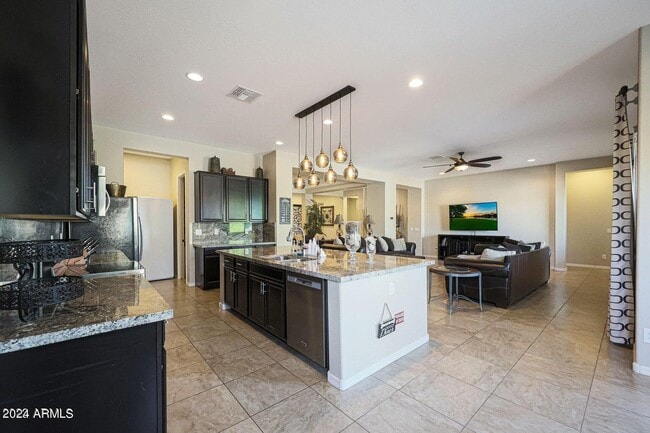 Building Photo - 9422 W Donald Dr