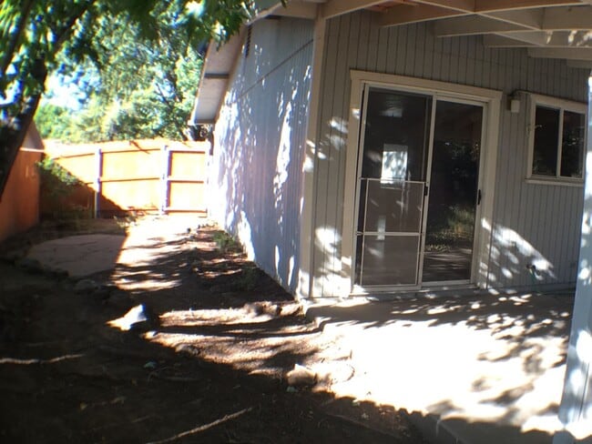 Building Photo - Nice single level home on cul de sac in Foxglenn neighborhood