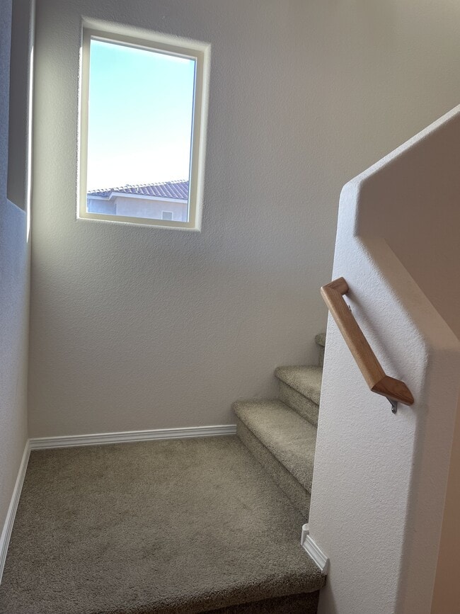 Building Photo - 2230 Vista de Colinas Dr SE