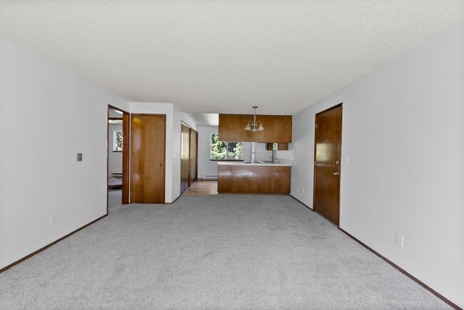 Building Photo - $1,500 - 2 Bed / 1 Bath - Recently Renovated in Private Setting